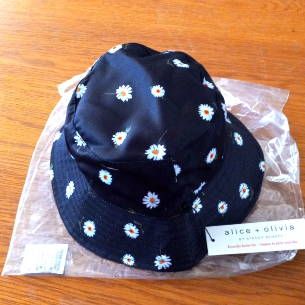 Reversible bucket hat  adult